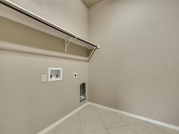 4th image of 914 Mangrove Dr