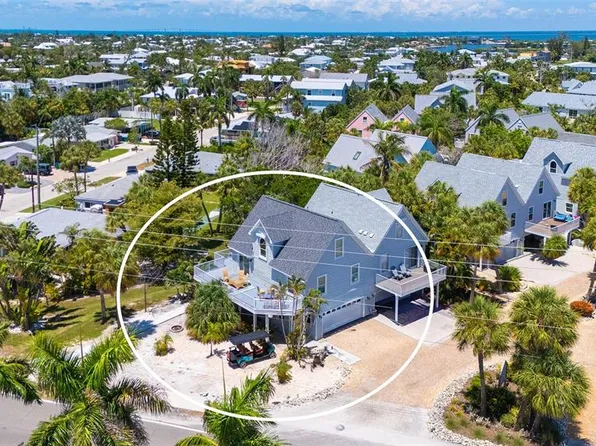 6327 Gulf Dr, Holmes Beach, FL 34217