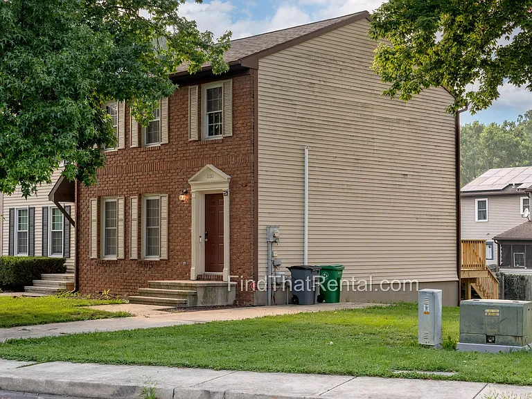 1030 Northfield Dr — Photo 1