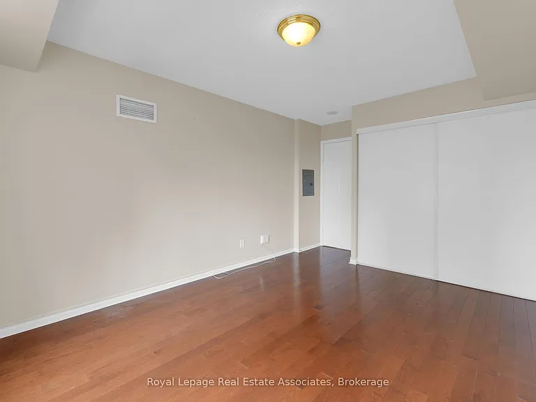 25 Kingsbridge Garden Cir #622 — Photo 11