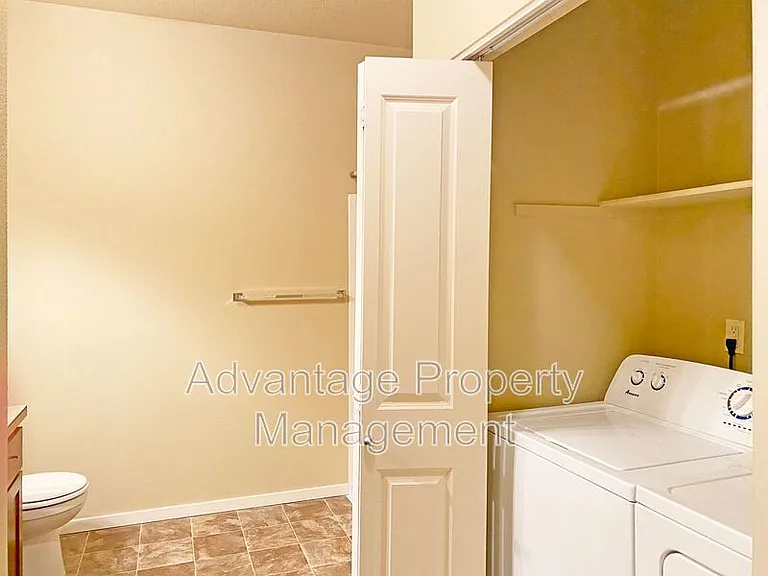 519 Catron St N #2 — Photo 9