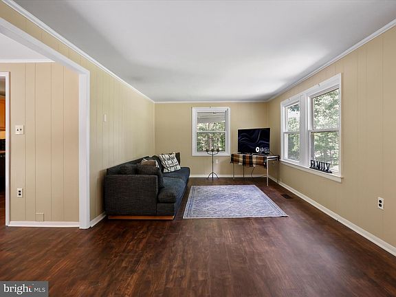 4th image of 224 Yarnell Ct