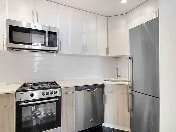 4th image of 212 W 20th St APT 3F