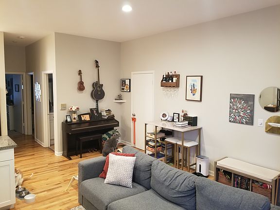 4th image of 1849 W Wellington Ave APT 1R