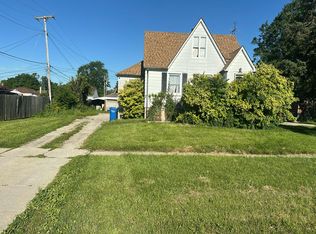 26491 Schoenherr Rd, Warren, MI 48089