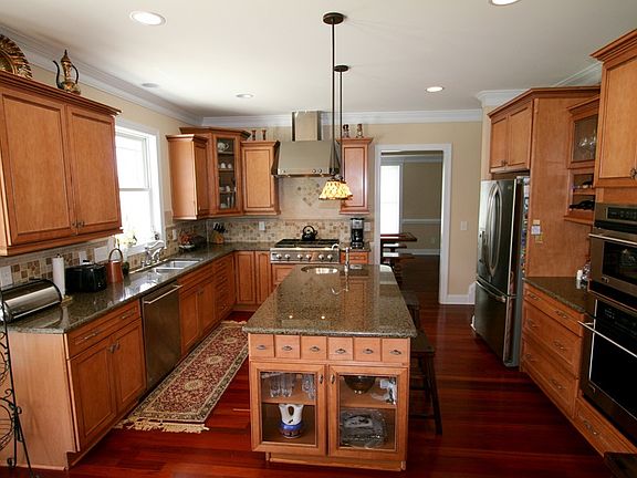 Gourmet Kitchen with stainless steel appliances center islan