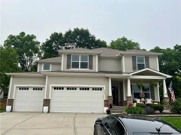 1505 Mary Cir, Smithville, MO 64089