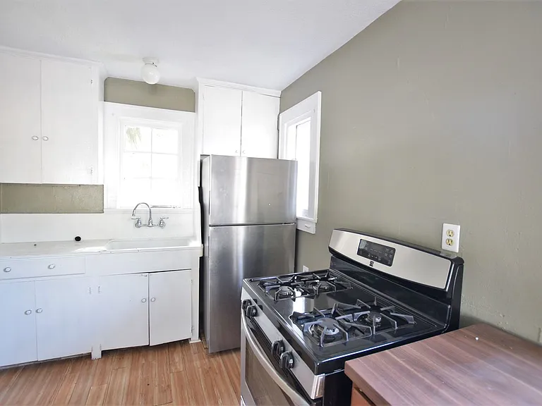109 James Ave #B — Photo 4