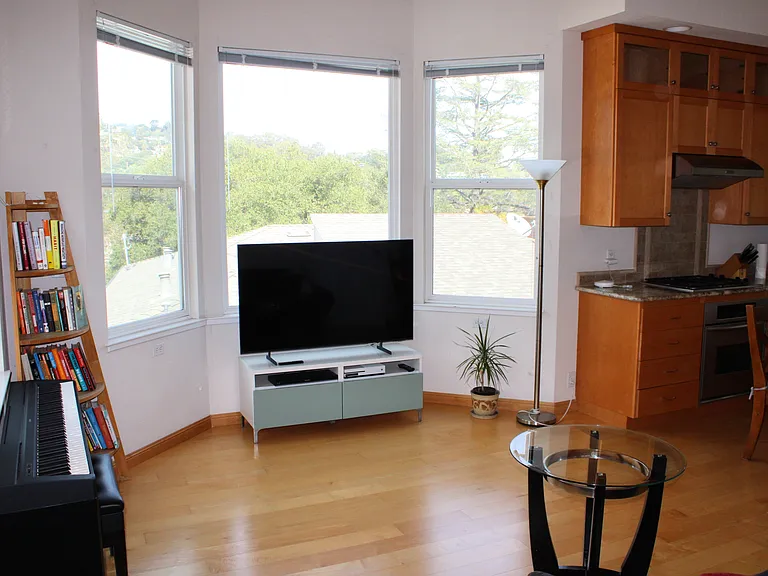 & 207A Manor Dr — Photo 4