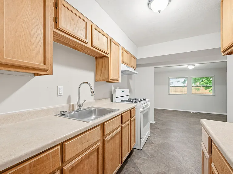 10519 Renfrew Dr — Photo 26
