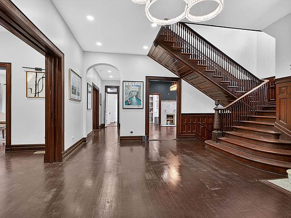 5th image of 1015 Union St