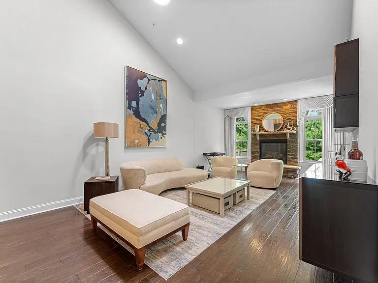 433 Fairmont Dr — Photo 12