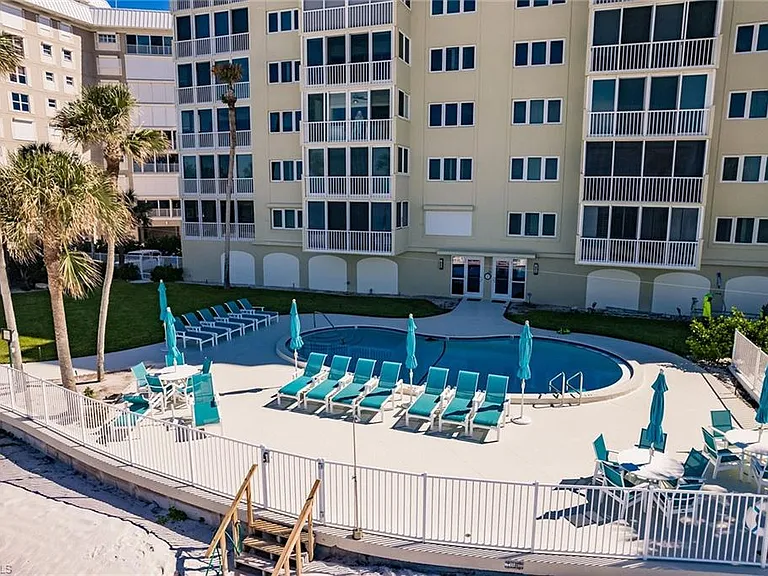 2885 Gulf Shore Blvd N #302 — Photo 34