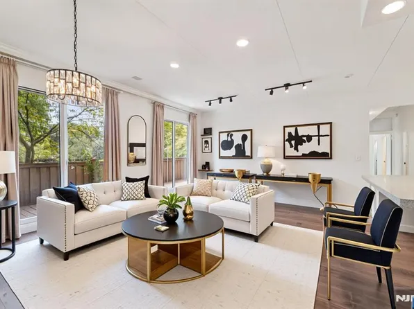 1077 River Road Townhouse #9, Edgewater, NJ 07020