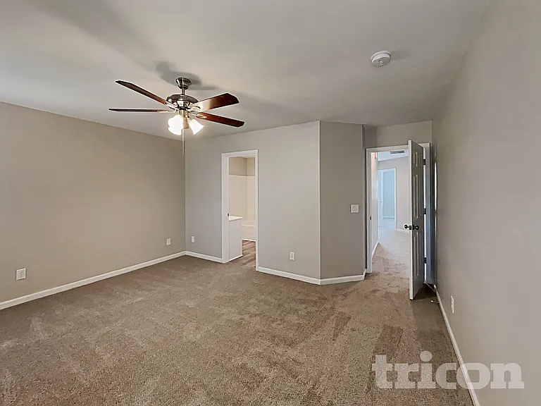 905 Amersham Ln — Photo 9