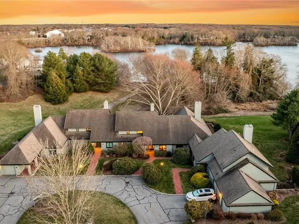 3 Shadow Farm Way, South Kingstown, RI 02879