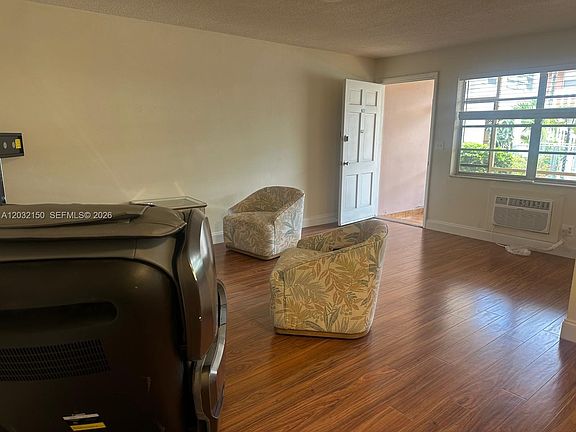 4th image of 160 NE 8th Ave APT 25A