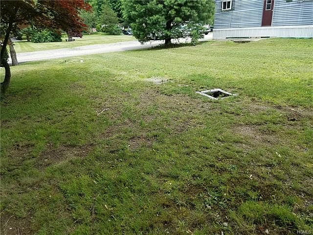 2nd image of 33 Treeline Cir