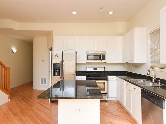 2nd image of 1514 N Wood St #3N