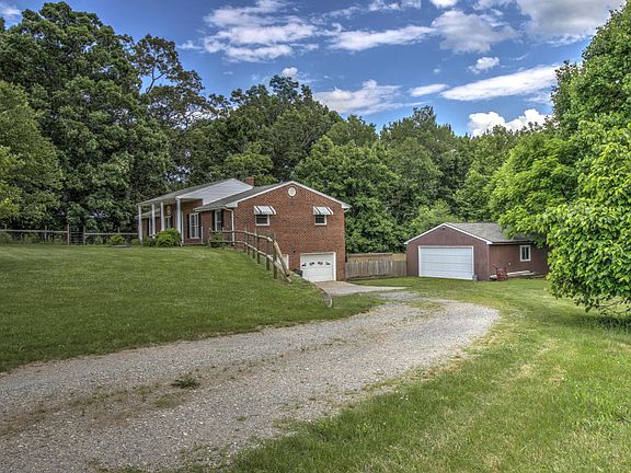 4th image of 1442 Holiday Cir