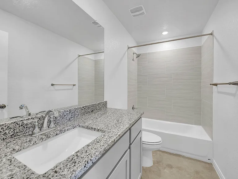 816 Wax Myrtle Ct #B — Photo 6