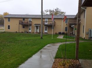 906 3rd St APT 1, Camanche, IA 52730