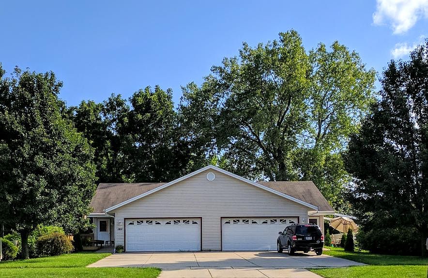 1811 Summit Ave, Waukesha, WI 53188 Zillow