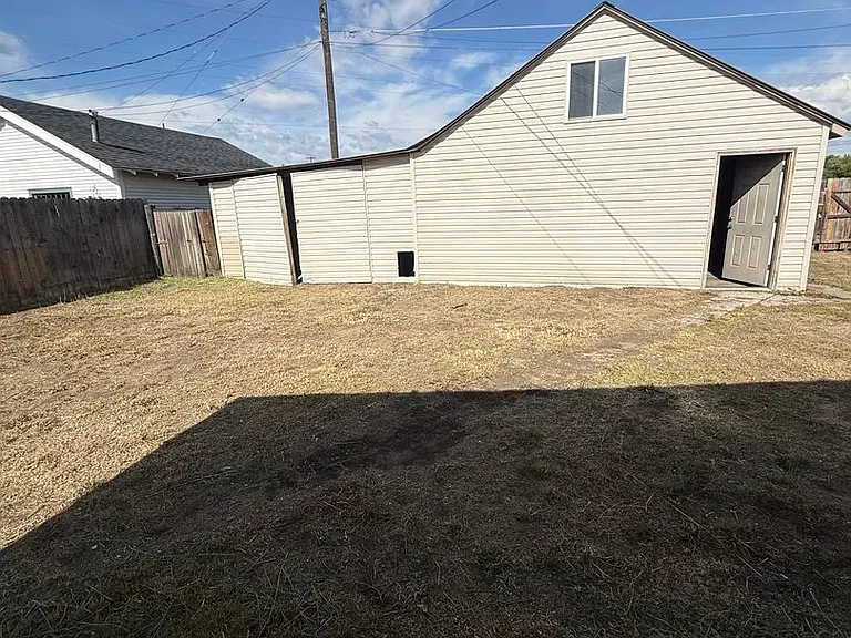 2551 S Main St — Photo 23
