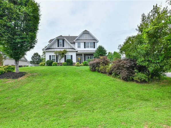 3157 Knoll Ridge Dr, Walkertown, NC 27051