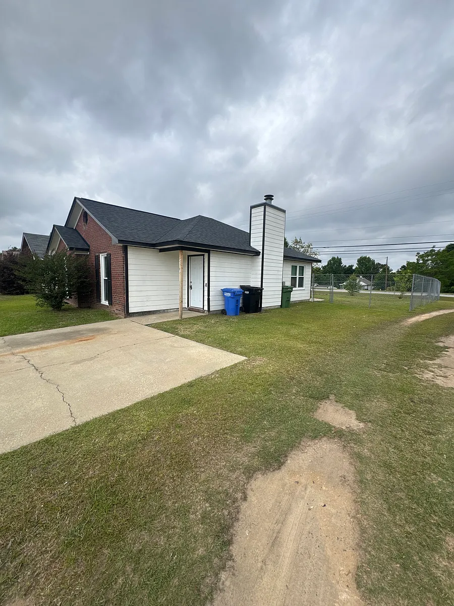 Building Photo - 5873 Laurel Oak Dr