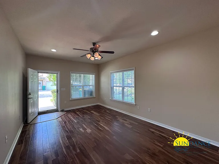 1494 Bentley Cir — Photo 3