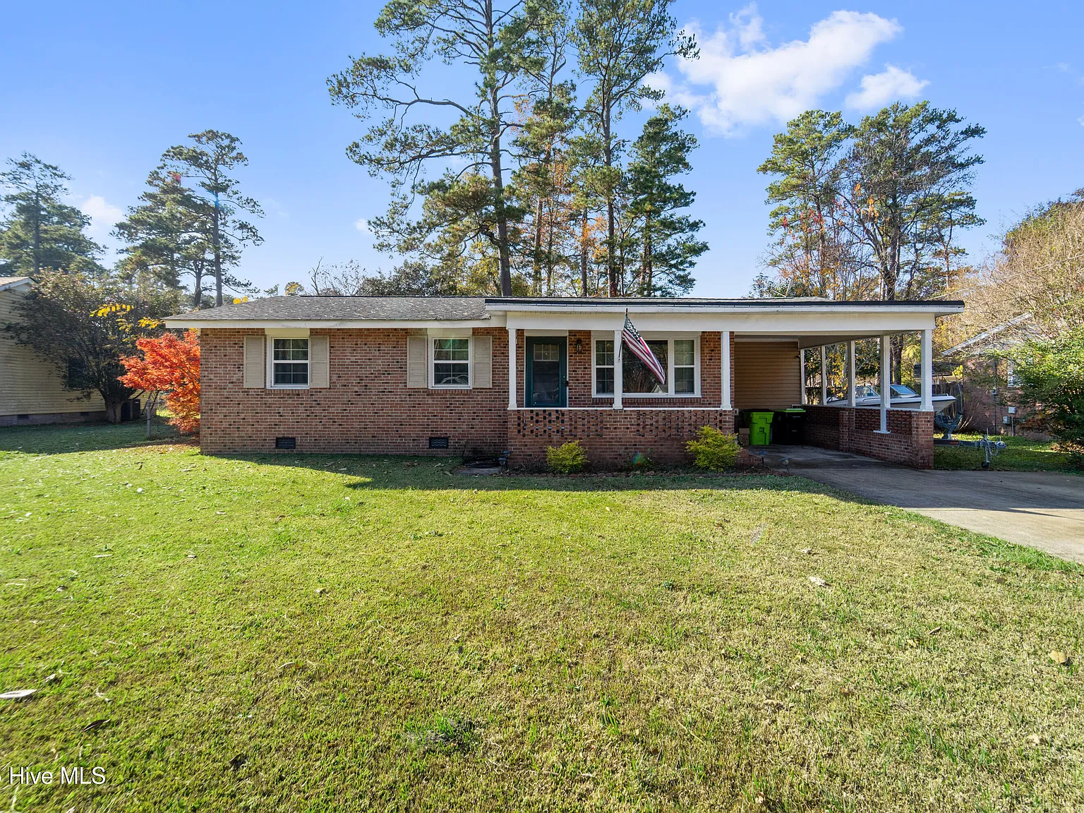 3 bed, 1.5 bath, 1243 sqft, $1,495 — Photo 1