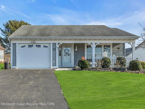 2nd image of 137 Buckingham Drive N