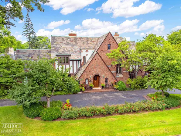 1100 Three Mile Dr, Grosse Pointe Park, MI 48230