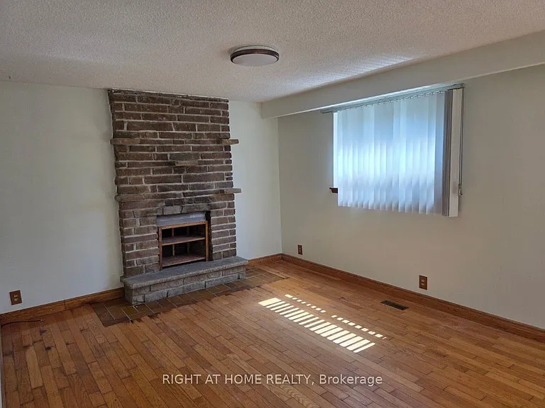 1010 Bloor St — Photo 12