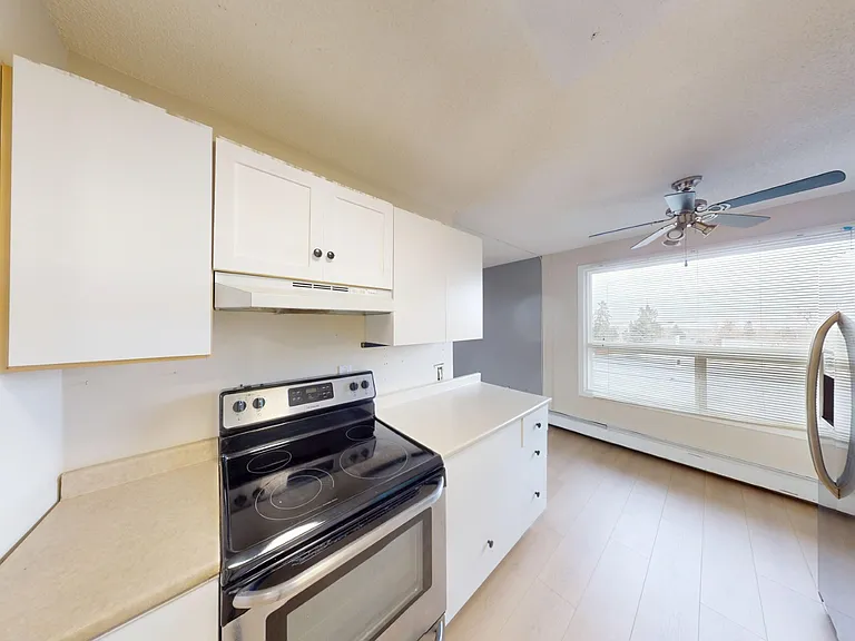 102 Huntington Park Bay NW — Photo 8