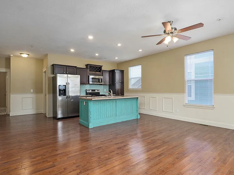 1040 E Walnut St — Photo 19