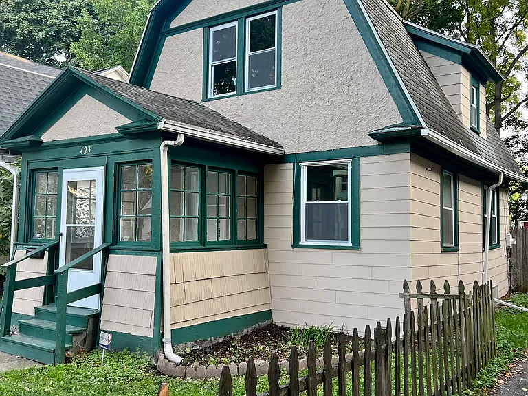 423 Cottage St — Photo 6