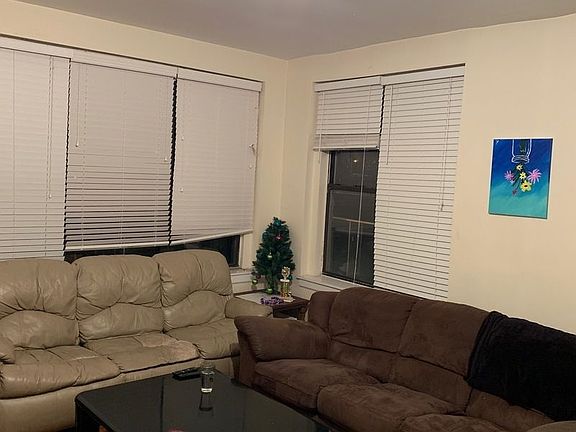 3rd image of 2409 27th St APT 4A