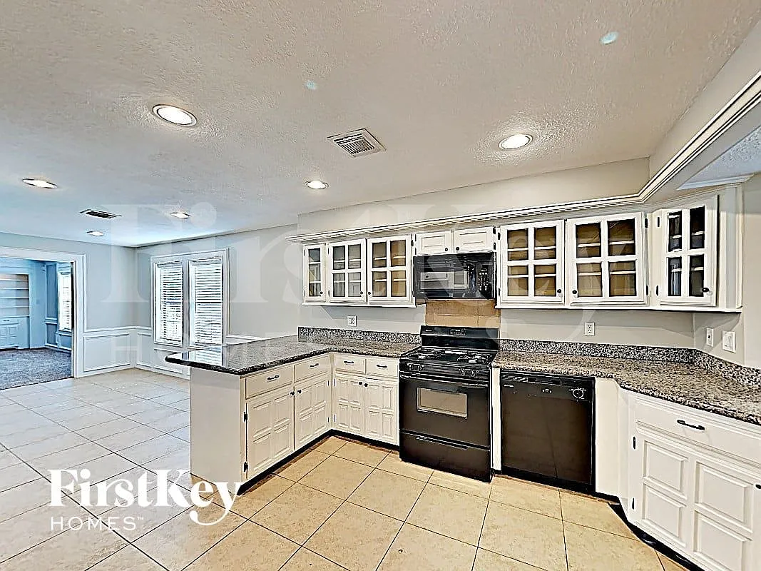 4 bed, 3.5 bath, 3476 sqft, $2,375 — Photo 4