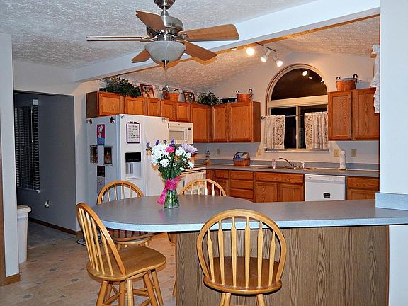 4th image of 814 Murlay Dr