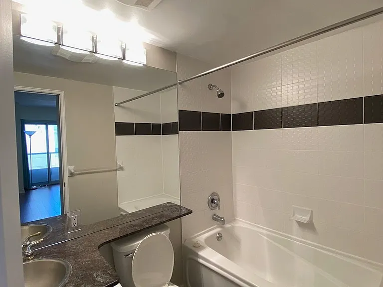 55 Bloor St E #1207 — Photo 4