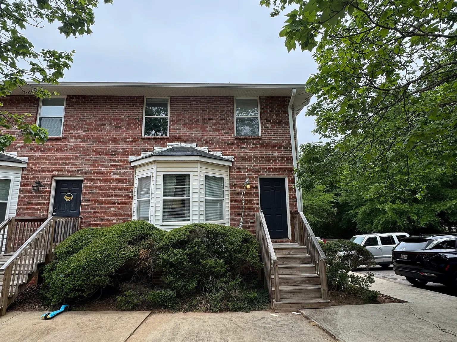 5 bed, 4.0 bath, 7384 sqft, $2,100 — Photo 1