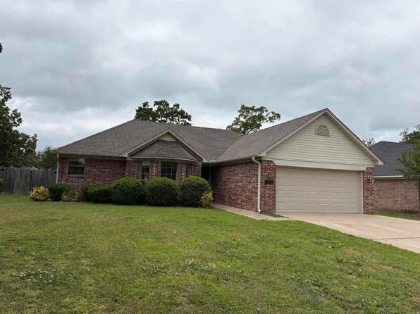 4520 Oregon Trl, Conway, AR 72034