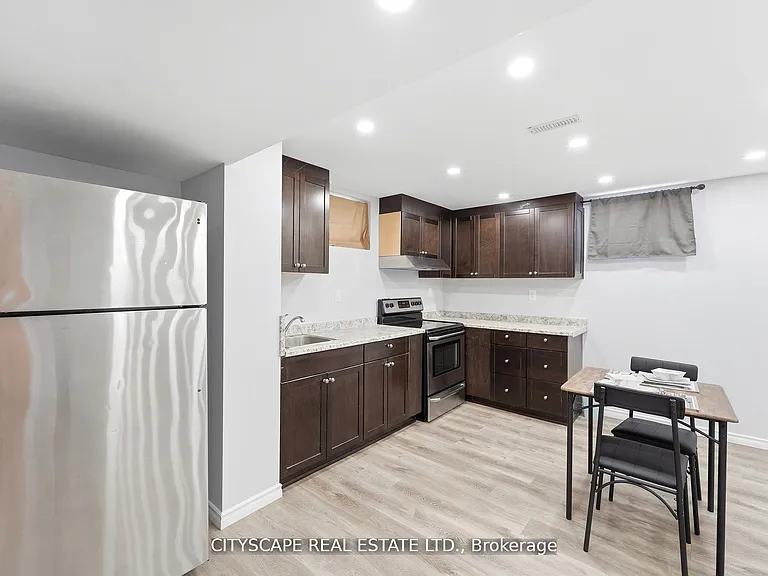 305 Gleave Ter — Photo 28