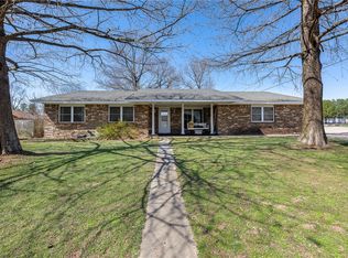708 Valley West Dr, Rogers, AR 72756