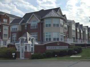 3930 S Lake Dr, Saint Francis, WI