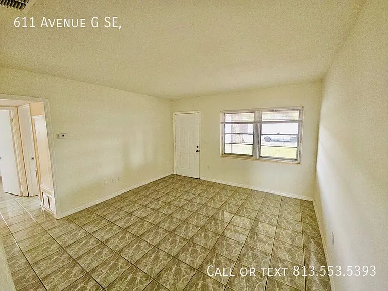 611 Avenue G SE — Photo 9
