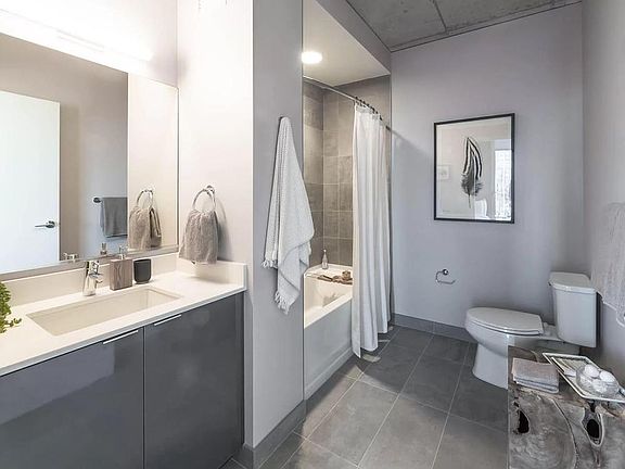 4th image of 333 W Hubbard St #1613