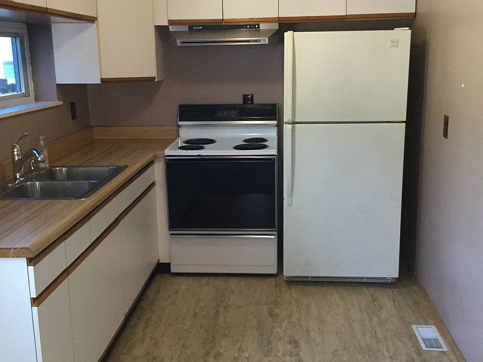 Kitchen with stove and fridg